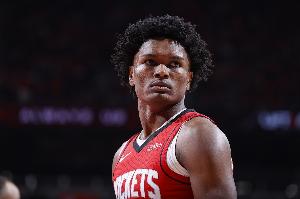 阿門季前賽場(chǎng)均17分4助2.7失誤 真實(shí)命中率68.4% 三分66.7%