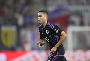 記者：拜仁目前無(wú)意冬窗出售格雷羅，俱樂部看重他的多面手屬性