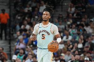 能攻能傳還能防！卡斯?fàn)柺坠?jié)2中2高效拿到6分5助2斷