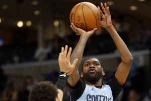 灰熊官方：球隊(duì)已簽下德容-雅羅 并裁掉勞森-洛夫林