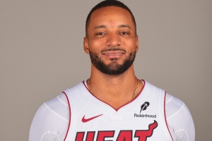 火力支援！熱火新援鮑威爾半場8中4&三分4中2拿到13分3助攻