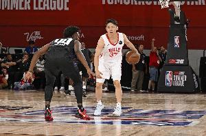 媒體人：河村突然被裁說(shuō)明他右腿傷勢(shì)比報(bào)道的要嚴(yán)重很多