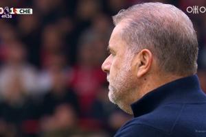 被群嘲！跟隊(duì)：諾丁漢森林、切爾西球迷看臺上共同嘲諷澳波將下課