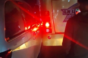 小意外！媒體人：遼寧男籃參加丹東熱身賽 大巴與小車發(fā)生剮蹭