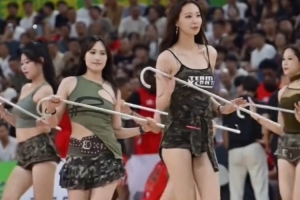 廣東男籃主場啦啦隊曬舞蹈視頻：大長腿 小蠻腰