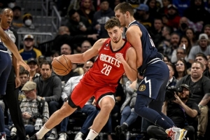 馬龍：申京現(xiàn)在的角色很像約基奇 他是球隊(duì)進(jìn)攻的樞紐