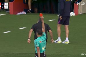 無緣國家德比！補時階段，弗里克不滿裁判，兩黃變一紅被罰下！