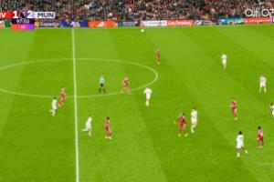 機靈鬼！雙紅會最后1分鐘庫尼亞踢倒瓊斯，順勢拖延時間惹惱索博