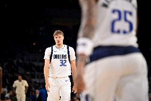 超高陣容！獨(dú)行俠季前賽防守效率97.1 高居聯(lián)盟第一