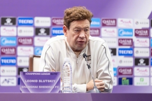 斯盧茨基：我們要提升比賽中的競技強(qiáng)度，謝鵬飛戴偉浚已參加訓(xùn)練