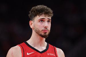 開始砍分！申京第三節(jié)4中2&罰球4中4砍下9分 前三節(jié)19+6+6