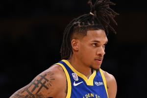 賺到了？勇士56號(hào)秀理查德絲毫不怯場(chǎng) 頂上輪換貢獻(xiàn)5分1板1助1斷