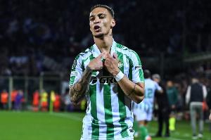 記者：因主隊(duì)球迷向安東尼投擲瓶子，比利亞雷亞爾將被處以罰款