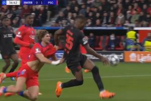 踢得有點(diǎn)臥底！巴黎后衛(wèi)扎巴爾尼兩次送點(diǎn)+拿到紅牌被罰下