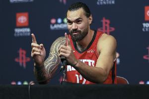 亞當(dāng)斯：看雷霆升起總冠軍旗幟是種激勵(lì) 也會(huì)想要爭(zhēng)取那份榮譽(yù)