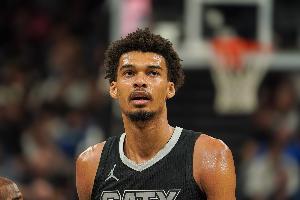 40+15！媒體人：文班亞馬用這一場比賽正式宣告自己沖著MVP來了