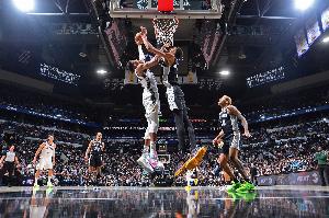 外星人大戰(zhàn)希臘怪獸！NBA經(jīng)紀(jì)人按捺不?。何陌郪S字母什么時(shí)候？