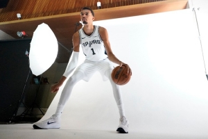 怪物??！加內(nèi)特：文班亞馬看起來像是KD和奧尼爾的結(jié)合體