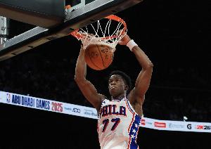 埃奇庫(kù)姆和馬克西合砍74分 揭幕戰(zhàn)歷史第二&僅次于20年的哈登伍德