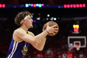 媒體人：看波杰姆斯基打球腦瓜子疼！這掘金真的好穩(wěn)定 ??