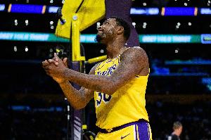 該被吹一級(jí)惡意嗎？斯瑪特：絕對(duì)不同意揭幕戰(zhàn)的裁判的惡犯吹罰！