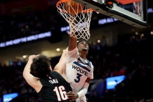 首秀5分鐘被隔扣？楊瀚森的美職籃第一課，恰是成長(zhǎng)的起點(diǎn)