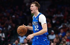 弗拉格：球隊進(jìn)攻仍有很大提升空間 要在后衛(wèi)線設(shè)置掩護(hù)打錯位