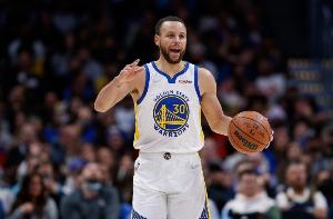 庫(kù)里：開(kāi)局就是背靠背&4天3戰(zhàn) 我們贏了和掘金的硬仗 今晚也很拼