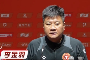 遼寧鐵人主場(chǎng)對(duì)陣南通支云，李金羽與隊(duì)員劉偉國(guó)出席賽前發(fā)布會(huì)