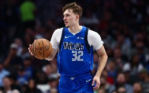 基德：全員健康之前 我們會繼續(xù)延用以弗拉格擔(dān)任控衛(wèi)的陣容