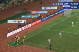 周定洋剪刀腳飛鏟引發(fā)兩隊沖突！最終張修維、周定洋各吃一黃！