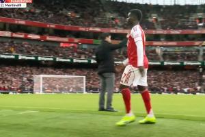 第65分鐘，薩卡被換下，馬丁內(nèi)利替補(bǔ)登場