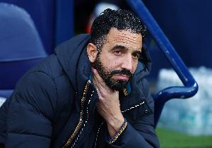 內(nèi)維爾：這是阿莫林上任來最棒一周，姆伯莫和庫尼亞簽約風(fēng)險(xiǎn)較小