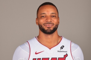 真大腿？鮑威爾首節(jié)出戰(zhàn)9分鐘 7中5&三分3中2轟下13分3板