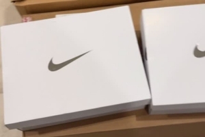 詹姆斯曬開箱與俄亥俄州大橄欖球隊(duì)聯(lián)名球鞋：我更想再次上陣了！