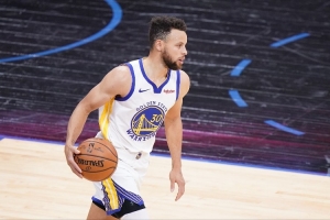 庫里：我們需要有信心的球員 輪到他們終結(jié)時他們能夠完成進(jìn)攻