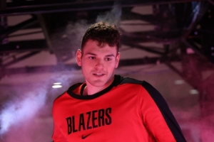 克林根：今夏我重點(diǎn)練了體能 就是要跟上球隊(duì)的節(jié)奏 努力沒(méi)有白費(fèi)