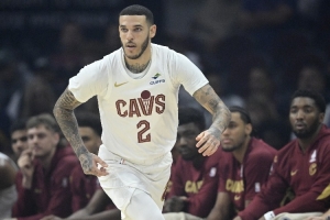 完美適配？費(fèi)爾頓：大球是適合火箭的控衛(wèi) 他不用得分還能防守