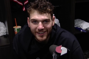 克林根：我的職責是護筐且不貿(mào)然失位 搶籃板并創(chuàng)造更多進攻機會