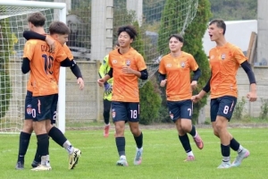 萬項(xiàng)代表杜利亞伊足球?qū)W院首發(fā)并梅開二度，球隊(duì)2-3輸球