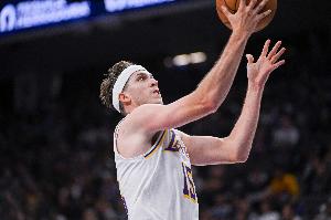 拉拉維亞：里夫斯太強(qiáng)硬了 他有多種得分方式&造犯規(guī)能力也是一流