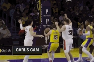 明知山有虎！里夫斯凌波微步直殺內(nèi)線 倚住防守強(qiáng)攻打中