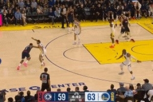 打不動了？哈登連續(xù)運球試圖突破 庫里緊貼直接搶斷！