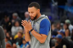 庫里：這賽程簡(jiǎn)直瘋狂&堪稱史上最魔幻的開局 脖子被抓沒啥感覺