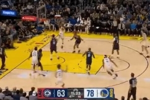 戲耍雙高！巴特勒弧頂騙過科林斯突破迎著大洛上籃得分