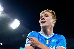 可4400萬買斷！英媒：那不勒斯有信心買斷霍伊倫，預(yù)計(jì)很快敲定