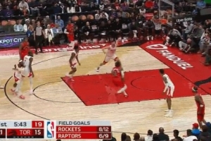 烏度卡忍不了！火箭中路門戶大開(kāi) 博伊爾斯擋拆下順輕松戰(zhàn)斧劈扣