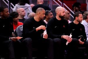 隊記：火箭助教為加強罰球 給每名球員設(shè)定訓(xùn)練罰球目標(biāo)并簽協(xié)議