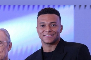 榜樣！伊桑-姆巴佩祝賀哥哥領(lǐng)取歐洲金靴獎(jiǎng)：為你驕傲