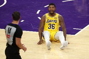 斯瑪特：小時候打籃球被我哥肘臉&推倒 我拿著刀準(zhǔn)備和他干架